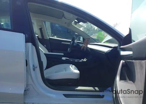 2021 Tesla Model 3 Standard Range Plus Rear-Wheel Drive z USA, uszkodzony, nr VIN 5YJ3E1EA5MF098570